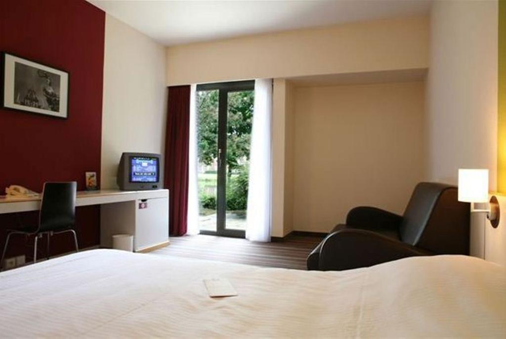 Hampton'S Hotel Namur Wepion Bagian luar foto