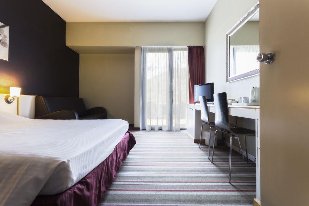 Hampton'S Hotel Namur Wepion Bagian luar foto